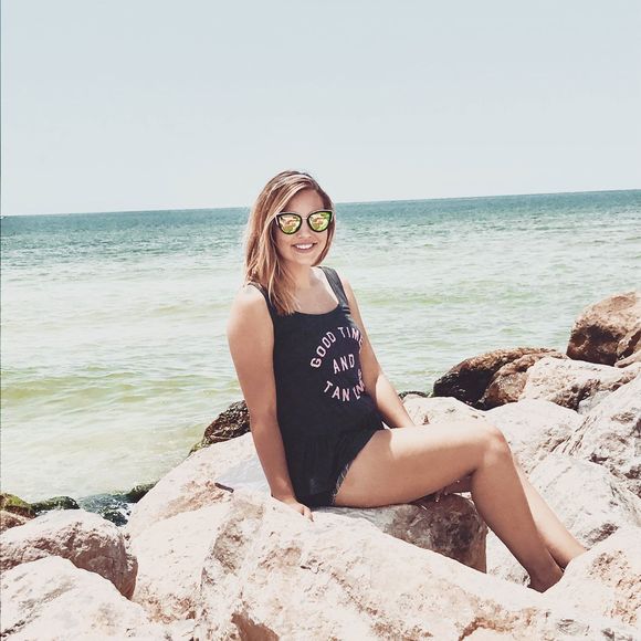 Meet your Posher, Kayla - Picture 1 of 3